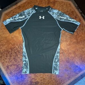 Under Armour  Black & Gray Short-Sleeve Swim Top